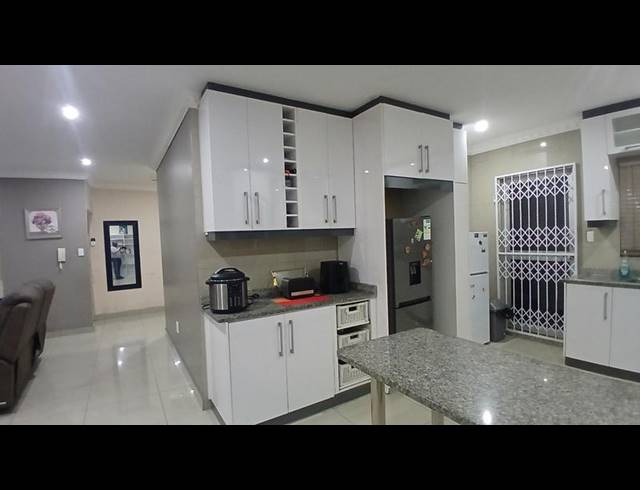 2 BEDROOM HOUSE FOR SALE IN SEA VIEW